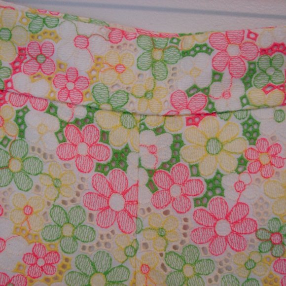Lilly Pulitzer Floral Shorts Sloane Sunbonnet Eyelet Lace Pink Yellow Size 2 - Picture 5 of 16